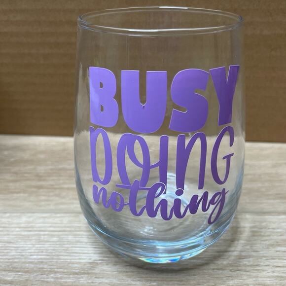 “Busy Doing Nothing” Handmade Vinyl Design Stemless Wine Glass sz 17oz - Picture 2 of 3